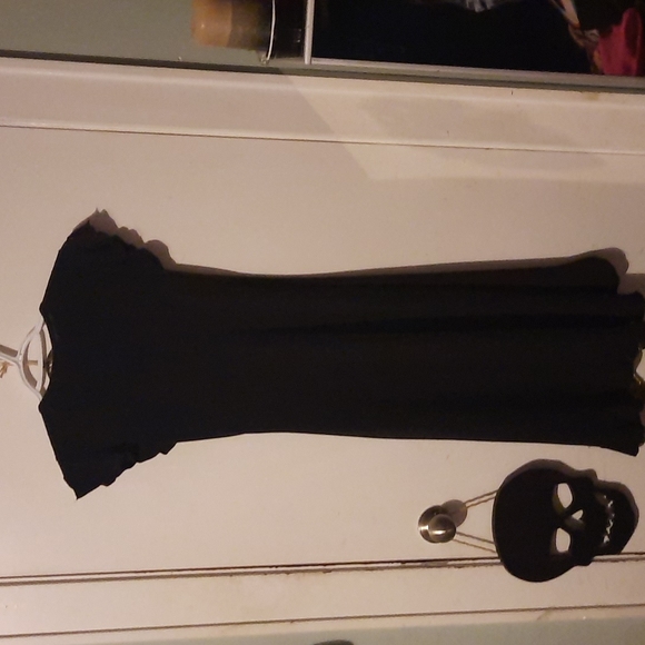 Black dress - Picture 2 of 3